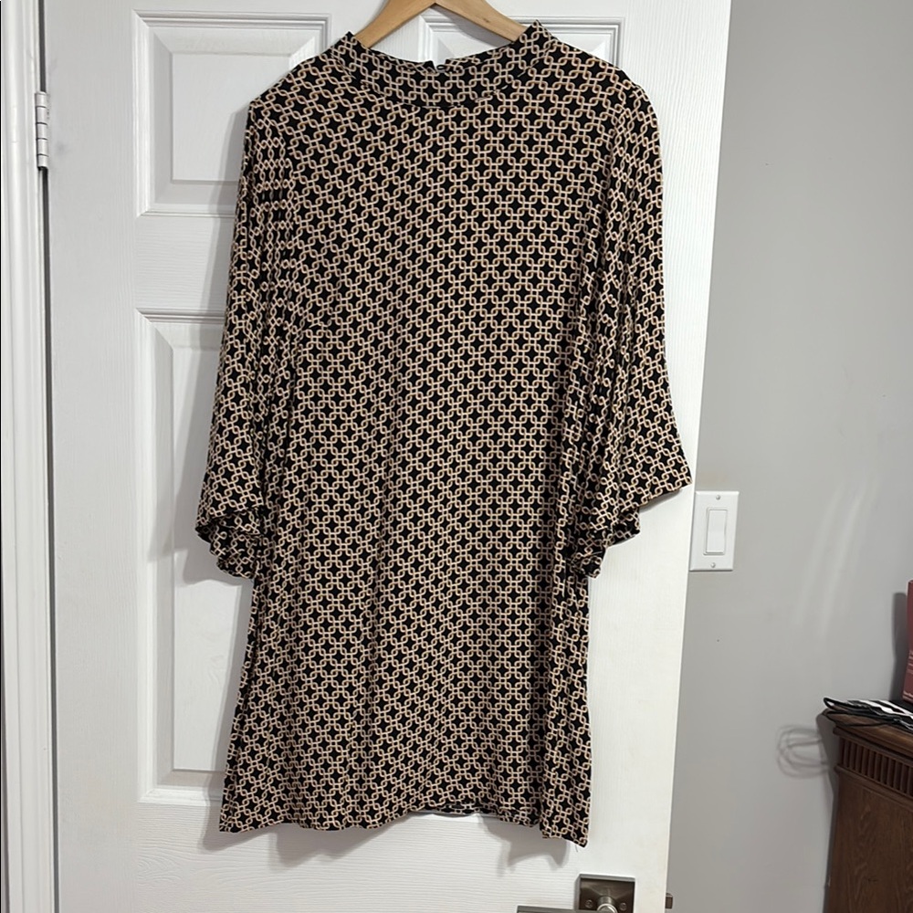 Chic Black and Cream Patterned Dress